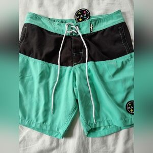 MAUI & SONS Men's Board Shorts. Size 30. Drawstring Waist.